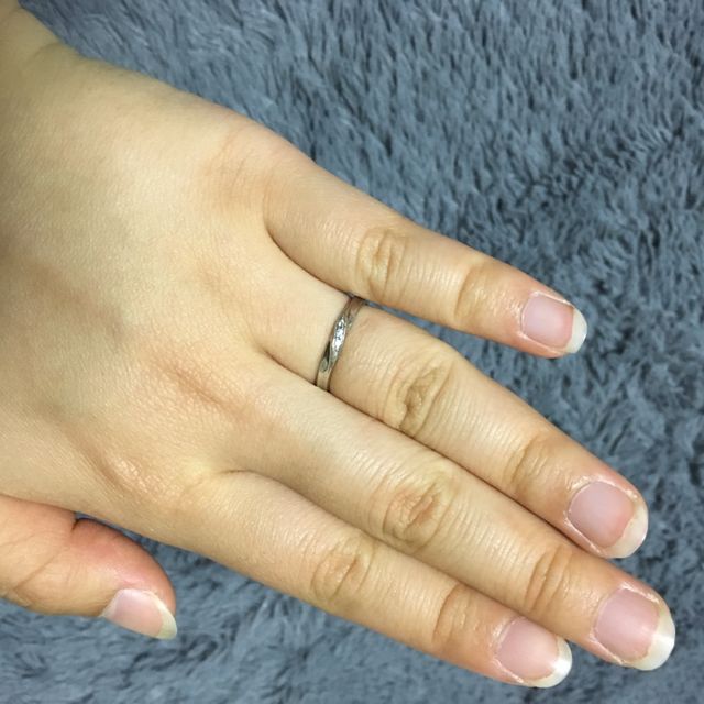 【銀座ダイヤモンドシライシの口コミ】 とにかく親身にスタッフの方が指にあうデザインを考えて下さりました。ま…
