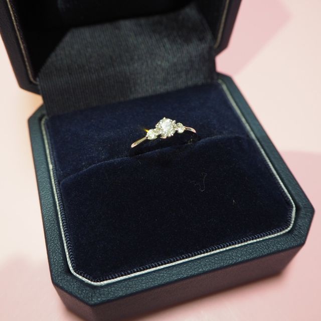 【銀座ダイヤモンドシライシの口コミ】 彼がサプライズでプレゼントをしてくれました。リングは自分で選ぶことが…