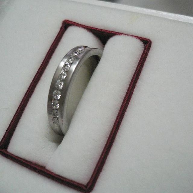 【EURO WEDDING BANDの口コミ】 シンプルだけどダイヤが付いている指輪を探していました。シンプルすぎる…