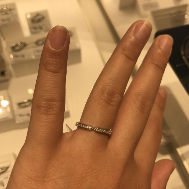 【festaria bijou SOPHIA(フェスタリア ビジュソフィア)の口コミ】 真ん中がしぼんでいるデザインで探していました。フェスタリアさんのもの…