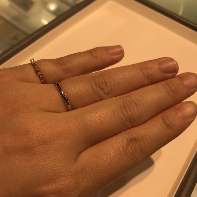 【MIKIMOTO(ミキモト)の口コミ】 ミル打で上下がピンクゴールドなので肌馴染みが良く、可愛い印象の指輪で…