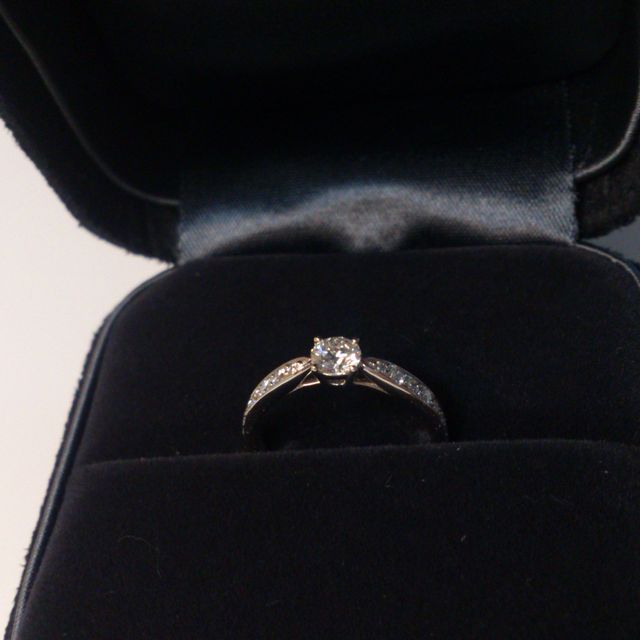 【ティファニー(Tiffany & Co.)の口コミ】 もともと夫婦揃って宝飾品には興味が薄い方なため、予算内で好きなデザイ…