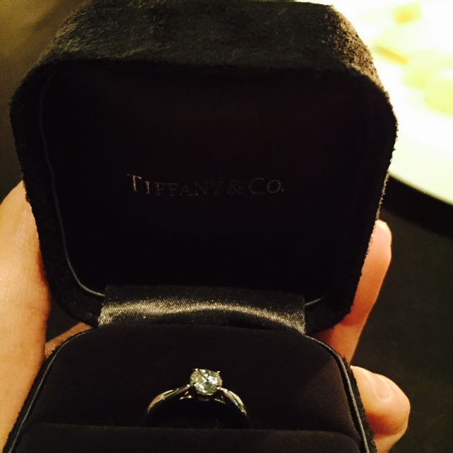 【ティファニー(Tiffany & Co.)の口コミ】 婚約指輪は、輝く重視で選んだようです。
実際輝きは、本当に一目置きます…