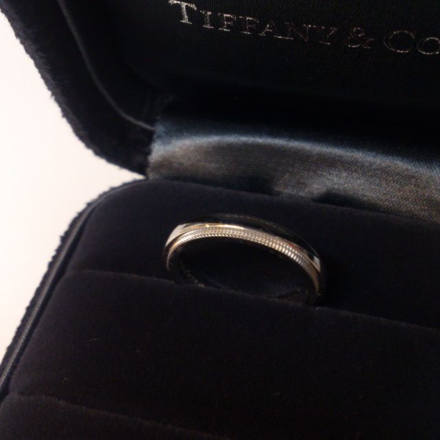【ティファニー(Tiffany & Co.)の口コミ】 妻の婚約指輪をティファニーで購入することになったため、あわせてつけら…