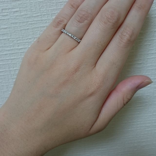 【4℃ BRIDAL(ヨンドシーブライダル)の口コミ】 冠婚葬祭に使えるようハーフエタニティ（ダイヤを裏にして隠せるので）を…