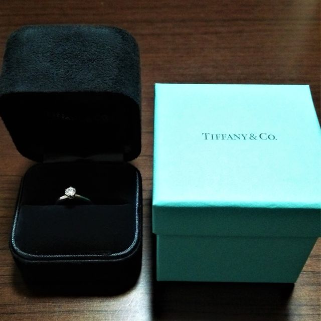 【ティファニー(Tiffany & Co.)の口コミ】 カルティエの婚約指輪に憧れていたのですが、
指にはめてみると高さがあり…
