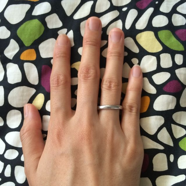 【ティファニー(Tiffany & Co.)の口コミ】 主人はこの３MM、私は２MMを買いました。
男性は３MMが良いと思います。
2…