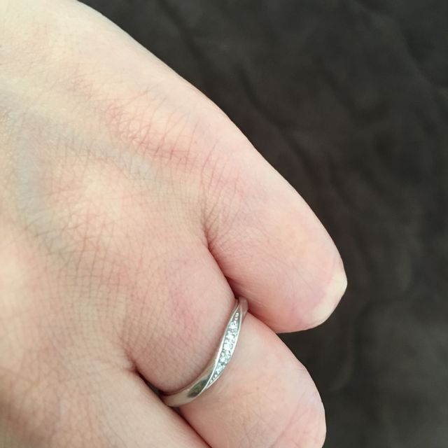 【銀座ダイヤモンドシライシの口コミ】 夫婦共に気に入ったデザインで一致した為。
年を取っても綺麗に見えるよう…