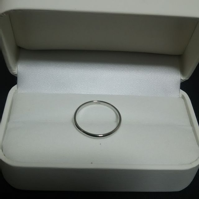 【Miss Platinumの口コミ】 シンプルなデザインで、色も落ち着いていて、日常使いしやすい大きさと重…