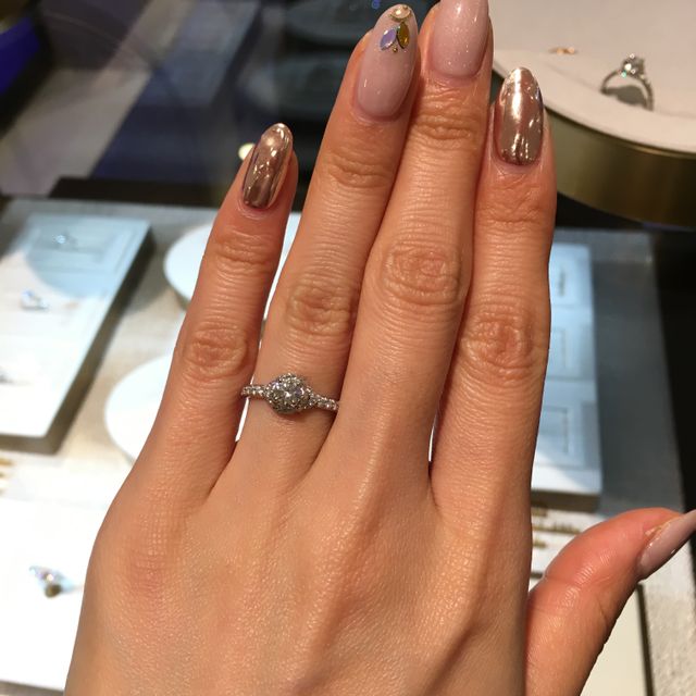 【ショーメ(CHAUMET)の口コミ】 リアン・ダムールのエンゲージは繊細でとてもフェミニンでダイヤが全面に…