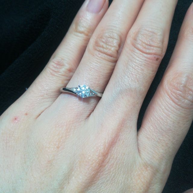 【GALA JEWELRY(ガラジュエリー)の口コミ】 カラットが大きく(0.4カラット)、カットカラークラリティーすべてが最上位…