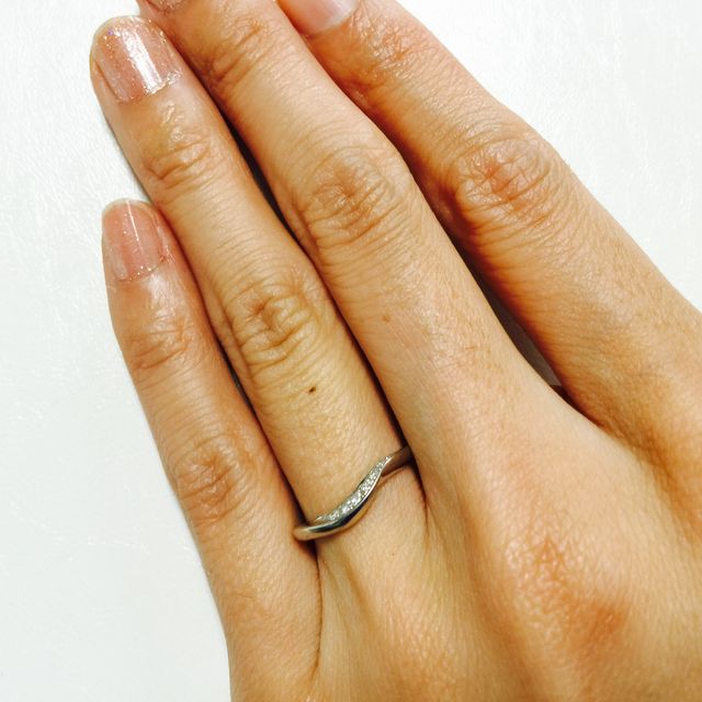 【LUCIE(ルシエ)の口コミ】 シンプルで女性らしい曲線のデザイン、さりげないダイヤモンドが気に入り…