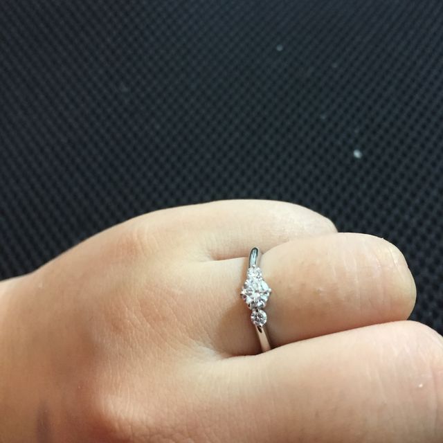 【ROYAL ASSCHER(ロイヤル・アッシャー)の口コミ】 プロポーズ時に同じ高島屋で購入したハーフエタニティの指輪をもらいまし…