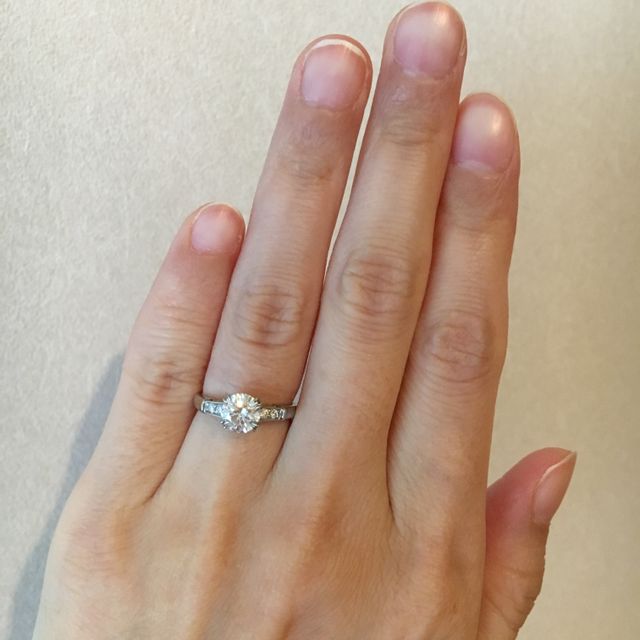 【ハリー・ウィンストン(Harry Winston)の口コミ】 婚約指輪ということでオーソドックスな一粒ダイヤをみて回りましたが、も…