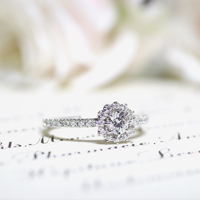 【ith(イズ)の口コミ】 婚約指輪は、ダイヤがまるく集まったメレタイプが良いな〜と漠然とイメー…