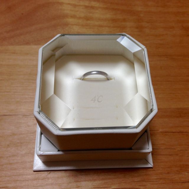 【4℃ BRIDAL(ヨンドシーブライダル)の口コミ】 結婚指輪はずっと身に付けるものなので、あまり主張せず着けていることを…