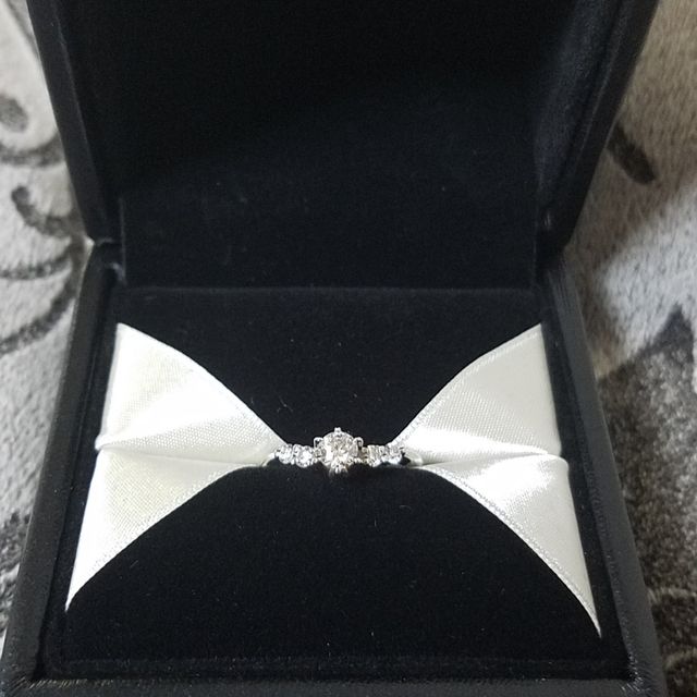 【エクセルコダイヤモンド(EXELCO DIAMOND)の口コミ】 婚約指輪、結婚指輪を彼と一緒に探しました。
３件回ってかなり悩みました…