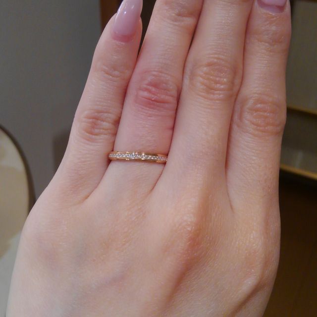 【カルティエ(Cartier)の口コミ】 手持ちのアクセサリーがゴールド、ピンクゴールドばかりなので、相性の良…