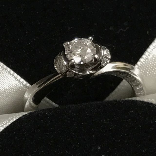 【エクセルコダイヤモンド(EXELCO DIAMOND)の口コミ】 他にはない可愛さとエレガントさを兼ね備えたデザインに一目惚れしてこち…