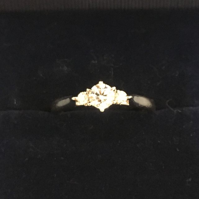 【銀座ダイヤモンドシライシの口コミ】 まず、丁寧な接客で、こころゆくまで一緒にさがしてくださいました。

シ…