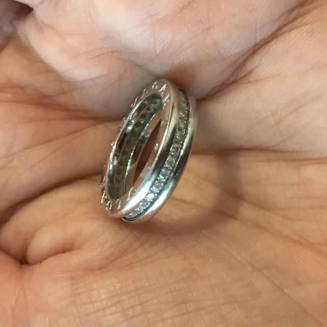 【ブルガリ(BVLGARI)の口コミ】 細いタイプよりも厚みがあり存在感のある結婚指輪が欲しかったこと、ゴー…