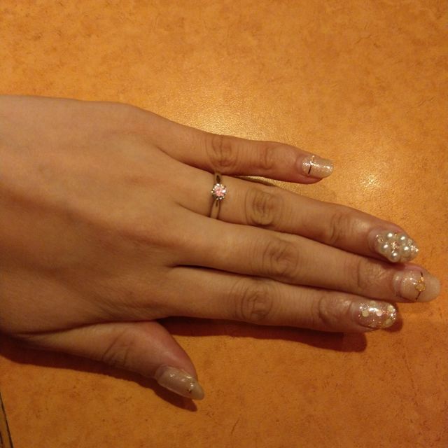 【エクセルコダイヤモンド(EXELCO DIAMOND)の口コミ】 婚約指輪ですが、二人で一緒に決めて購入しました。
ズバリ決めては、値段…