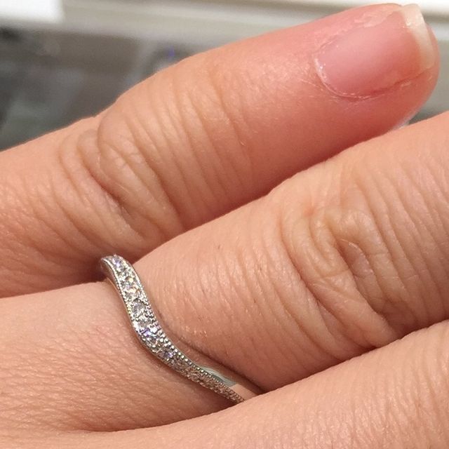 【アイプリモ(I-PRIMO)の口コミ】 地金はプラチナでV字タイプのハーフエタニティータイプの指輪です。割と最…