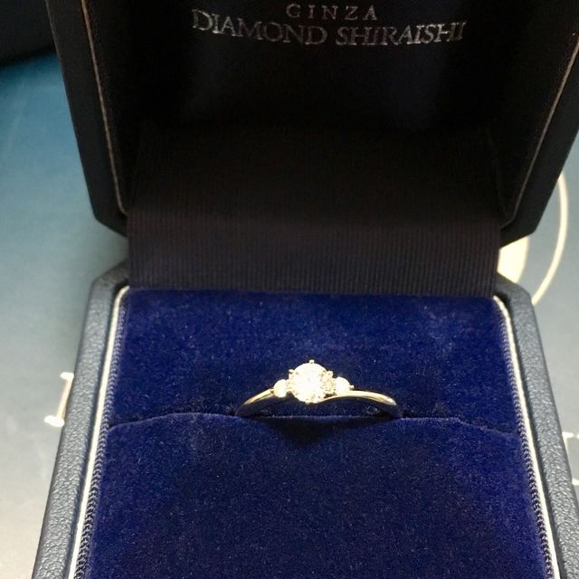 【銀座ダイヤモンドシライシの口コミ】 他にも何件も回りましたが、銀座ダイヤモンドシライシさんに入ると、ダイ…