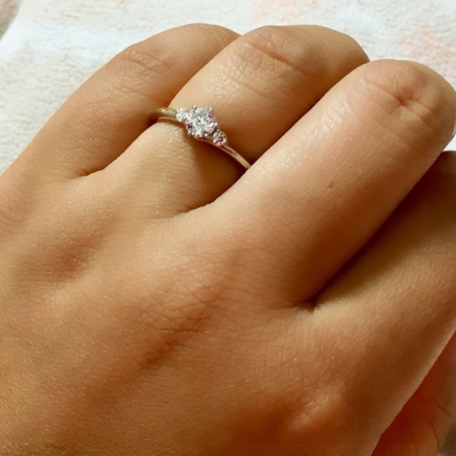 【銀座ダイヤモンドシライシの口コミ】 他にも何件も回りましたが、銀座ダイヤモンドシライシさんに入ると、ダイ…