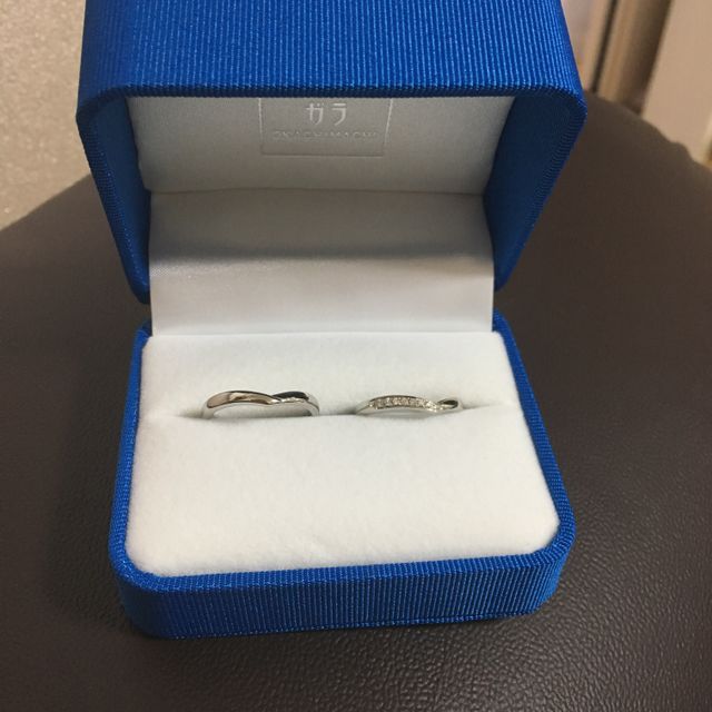 【GALA JEWELRY(ガラジュエリー)の口コミ】 ダイアが8個も入っていて綺麗だったのと、婚約指輪と重ねた時に大きさがぴ…