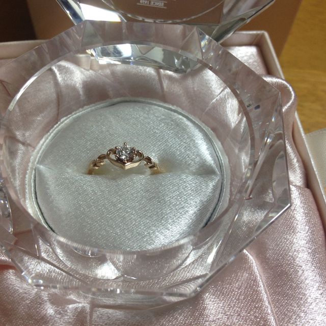 【TIARA(ティアラ)の口コミ】 一真堂のサイトを見て、一目惚れしました。
デザインもティアラがモチーフ…