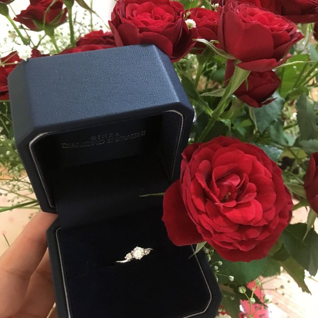 【銀座ダイヤモンドシライシの口コミ】 アームがウェーブになっていて、ダイヤが３つのものを探してました。4店舗…