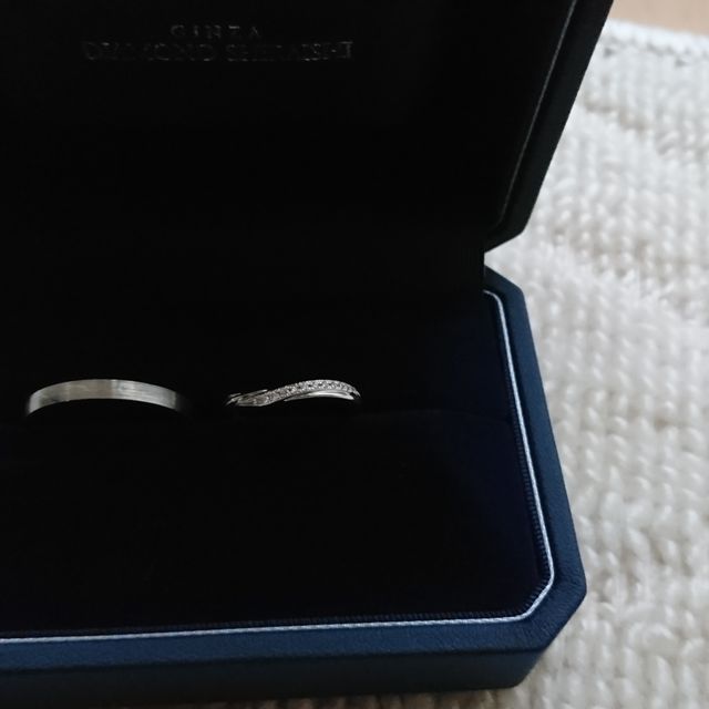 【銀座ダイヤモンドシライシの口コミ】 角度によって、テイストが変わって見えるデザインが気に入っています。(F)…