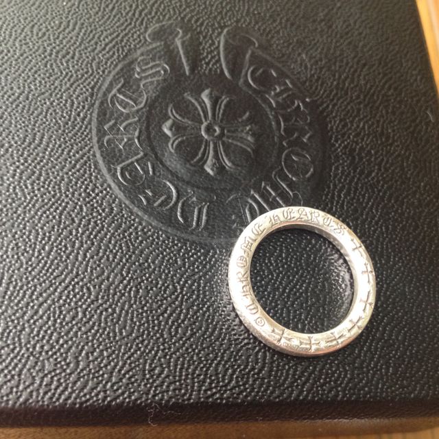 【Chrome Hearts(クロムハーツ)の口コミ】 結婚指輪は婚約指輪と違い、普段から身に着ける物なのでシンプルなデザイ…