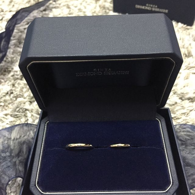 【銀座ダイヤモンドシライシの口コミ】 1番はシンプルなデザインとつけ心地が決めてです。Anolyuはリングの太さや…