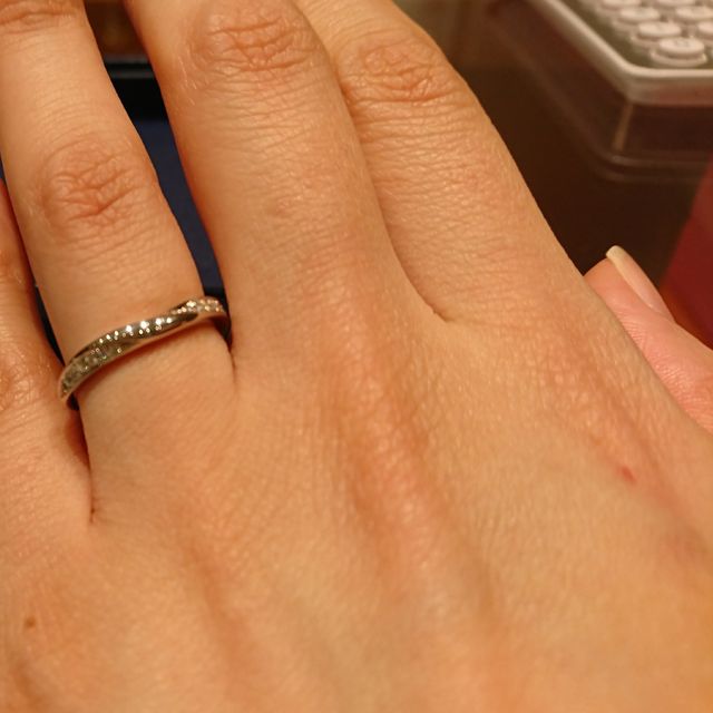 【銀座ダイヤモンドシライシの口コミ】 きつすぎずゆるやかなVラインが短い自分の指にぴったりでした。ダイヤモン…