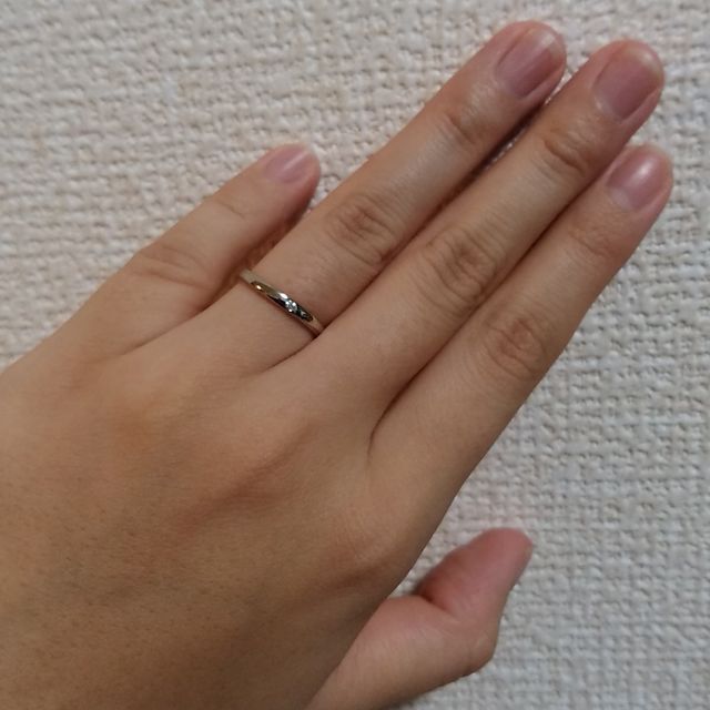【銀座ダイヤモンドシライシの口コミ】 真っ直ぐではなくほんのりカーブしている指輪を探していました。デザイン…