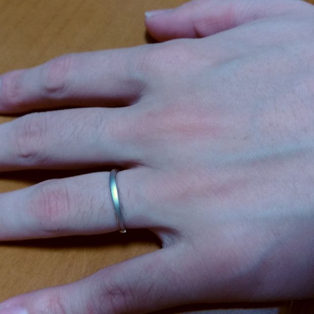 【銀座ダイヤモンドシライシの口コミ】 真っ直ぐではなくほんのりカーブしている指輪を探していました。デザイン…