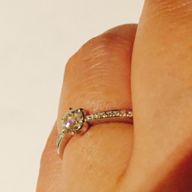 【ICHAROI(イサロイ)の口コミ】 私はダイヤのサイズよりも品質にこだわりました。イサロイには質の高いダ…