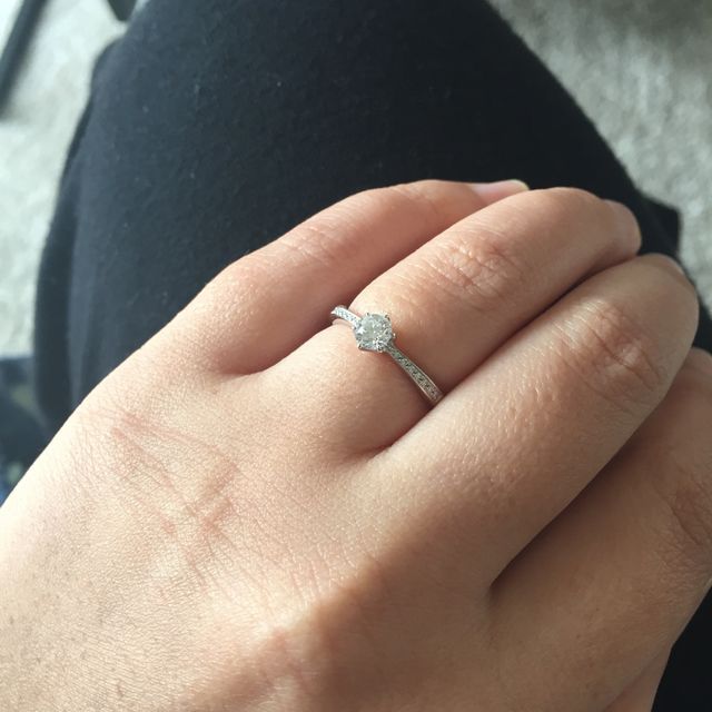 【ICHAROI(イサロイ)の口コミ】 私はダイヤのサイズよりも品質にこだわりました。イサロイには質の高いダ…