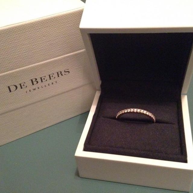 【デビアス(DE BEERS)の口コミ】 普段の生活でも婚約指輪との重ね付けをしたかったので、婚約指輪との相性…