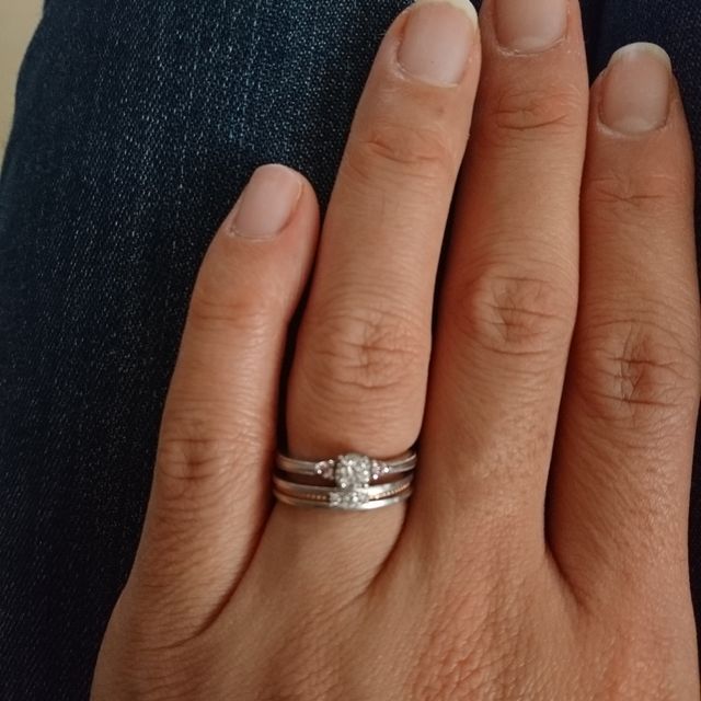 【アイプリモ(I-PRIMO)の口コミ】 結婚指輪にハートの刻印があるのと、婚約指輪にはピンクダイヤモンドがつ…