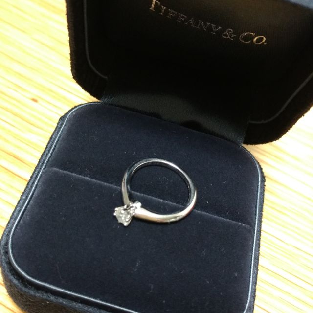 【ティファニー(Tiffany & Co.)の口コミ】 夫がサプライズで用意してくれました。私自身は結婚指輪と重ね付けしやす…