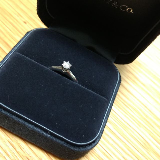 【ティファニー(Tiffany & Co.)の口コミ】 夫がサプライズで用意してくれました。私自身は結婚指輪と重ね付けしやす…
