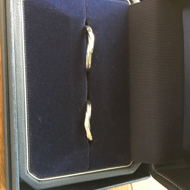 【銀座ダイヤモンドシライシの口コミ】 1番にデザインで、シンプルだけどちょっと存在感のあるものを探していまし…