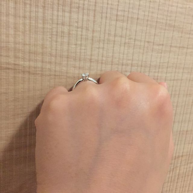 【銀座ダイヤモンドシライシの口コミ】 本来は多くのダイヤがついたデザイン重視の物を探していましたが、装飾の…