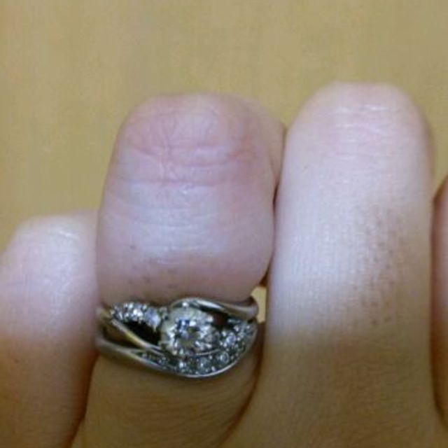 【アイプリモ(I-PRIMO)の口コミ】 デザインが好きな事とダイヤの輝きの良さ、あと指が細くみせてくれる効果…