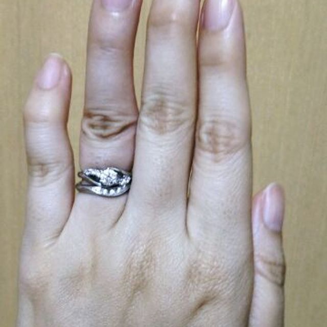 【アイプリモ(I-PRIMO)の口コミ】 デザインが好きな事とダイヤの輝きの良さ、あと指が細くみせてくれる効果…