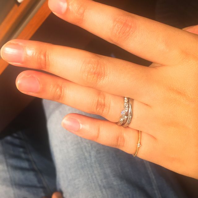 【エクセルコダイヤモンド(EXELCO DIAMOND)の口コミ】 順番としては逆ですが、結婚指輪を先に選び婚約指輪を後で決めました。
仕…