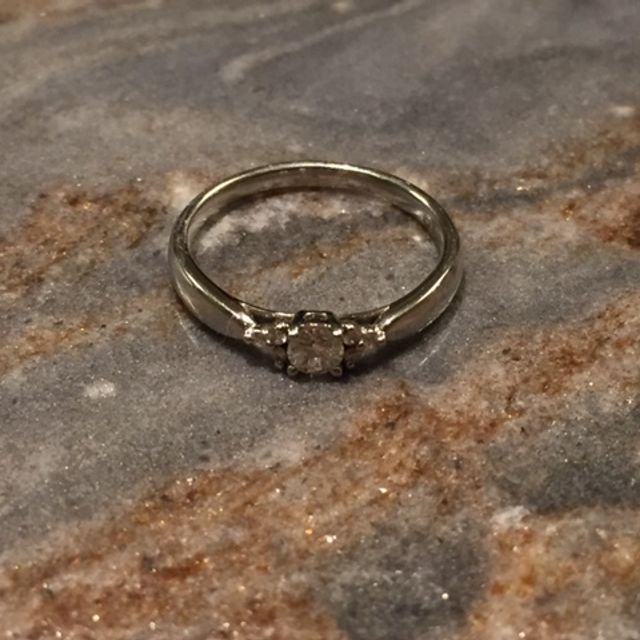 【ティファニー(Tiffany & Co.)の口コミ】 結婚後も、仕事やプライベートでも使って貰いたかったので、シンプルだけ…